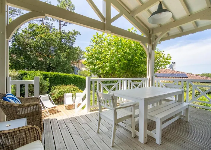 Unique Pool 500m From The Beach, Hamptons Style With Beautiful Garden Villa *